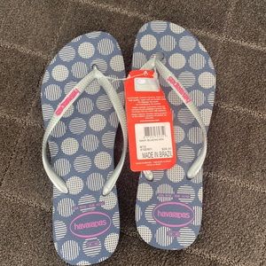 HAVAIANAS. TAG ON, NEVER WORN. Size: 9/10